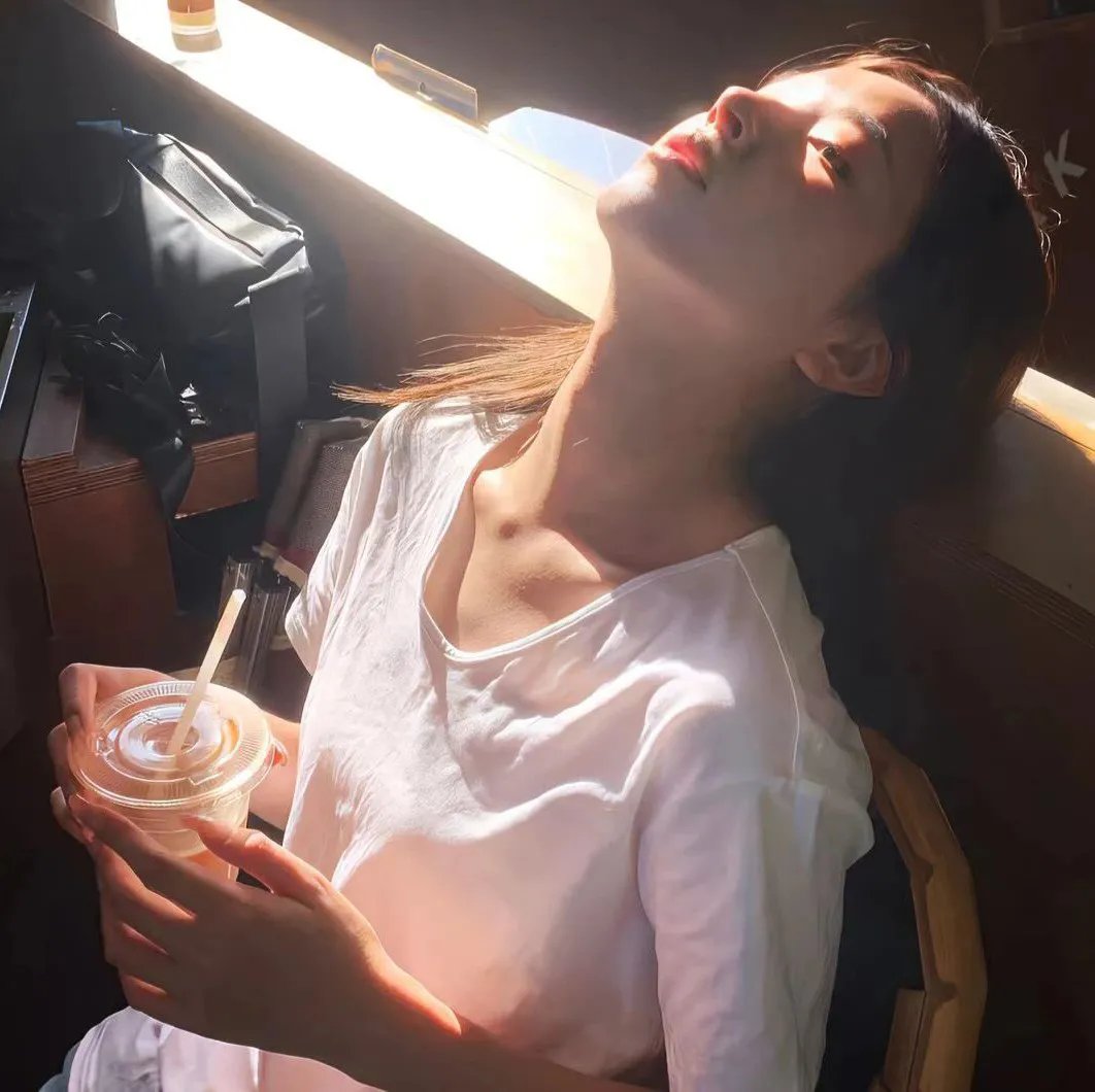 踏浪女人